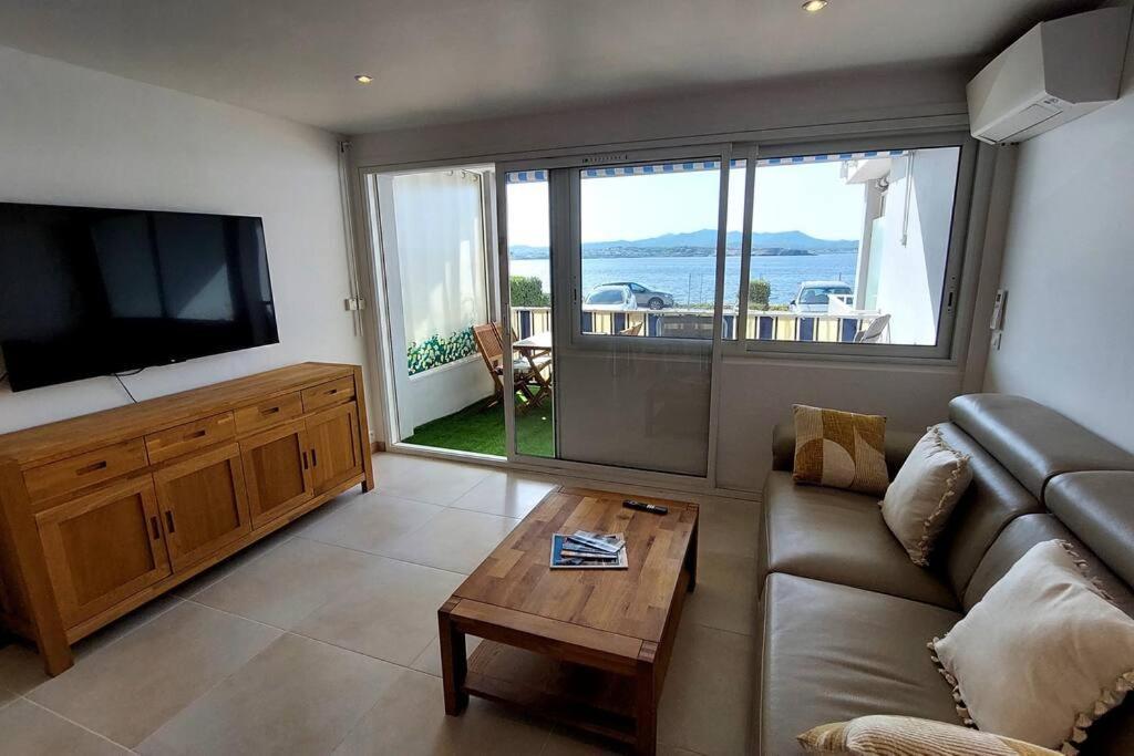 Front De Mer - Emplacement Prise Au Calme - T2 Moderne Et Entierement Climatise - Tout A Pieds Sanary-sur-Mer Luaran gambar